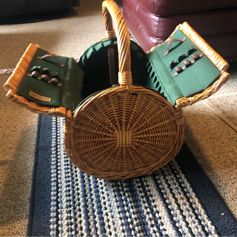 Beautiful vintage Woven Round Picnic Basket Handbag with Green Liner